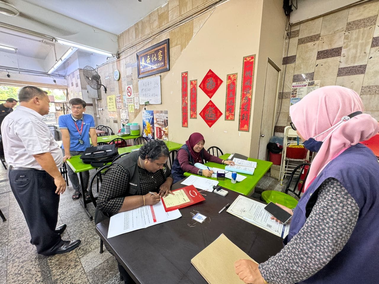 OPERASI PENUTUPAN PREMIS MAKANAN DI BAWAH UNDANG-UNDANG KECIL PELESENAN ESTABLISYMEN MAKANAN (MAJLIS PERBANDARAN KLANG) 2007