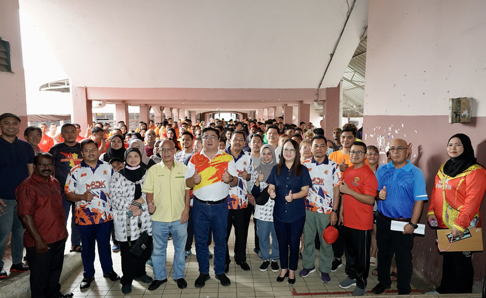 PROGRAM GOTONG-ROYONG EKSA KOMPLEKS PASAR BESAR JALAN MERU 