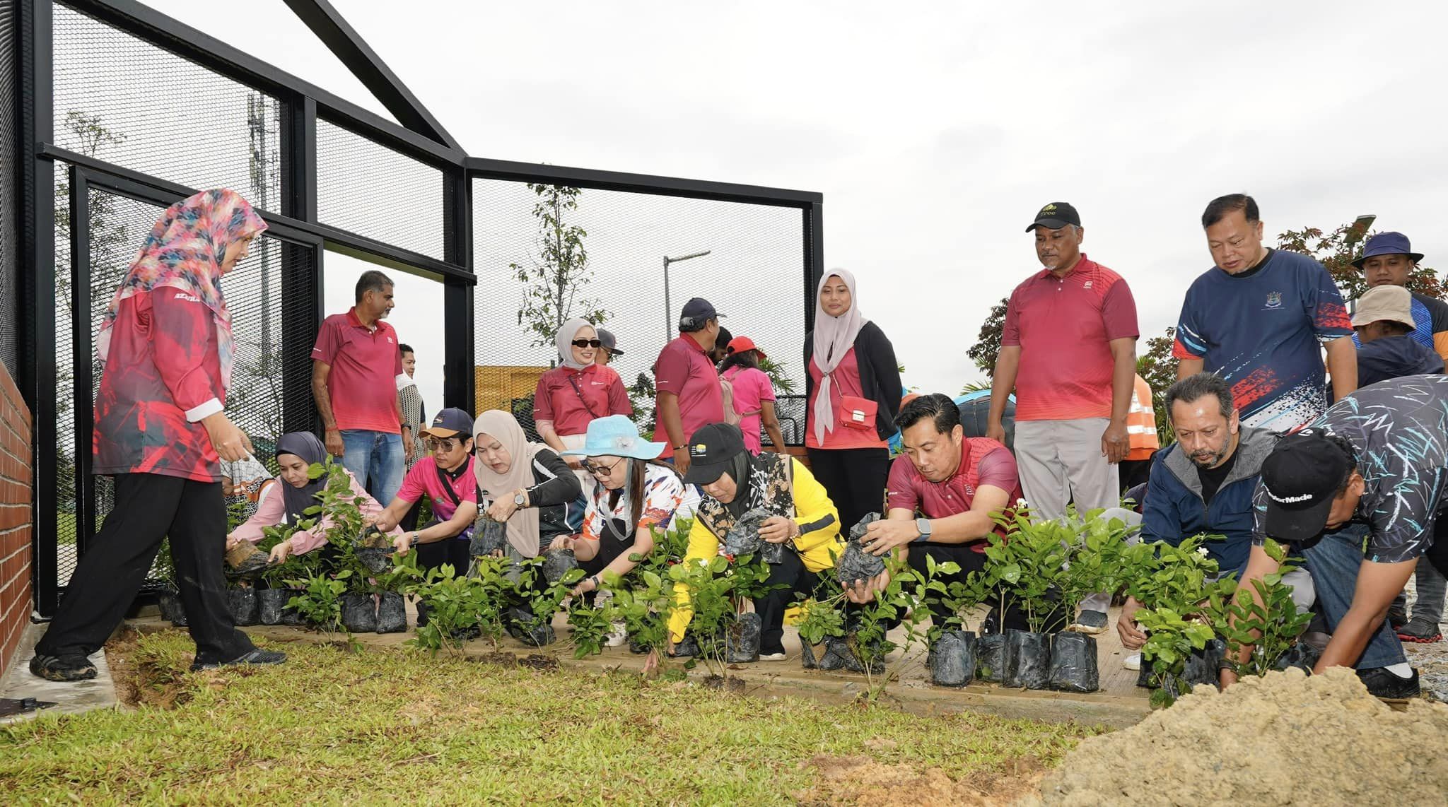 PROGRAM TANAM POKOK TANGGUNGJAWAB SOSIAL KORPORAT BERSAMA SIME DARBY PROPERTY DAN HP SINGAPORE