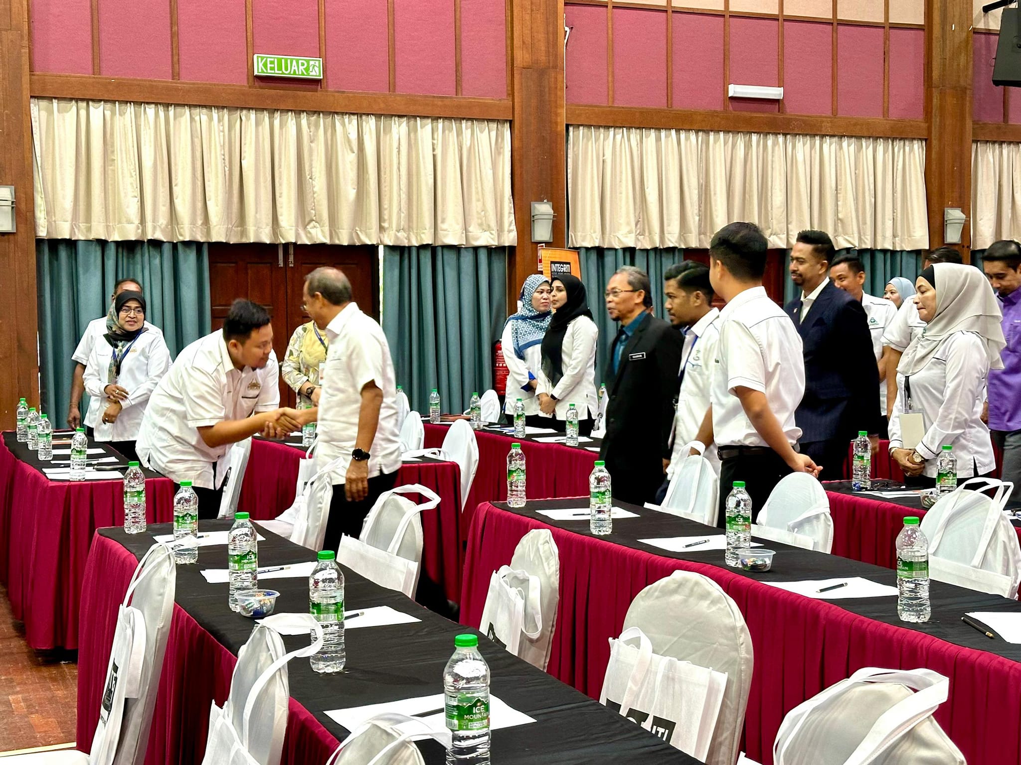 FORUM & SEMINAR PEMBANGUNAN INTEGRITI BERSAMA KOMUNITI (CIB) KPD PBT SELURUH NEGERI PAHANG ANJURAN IIM & PEJ. SUK PAHANGFORUM & SEMINAR PEMBANGUNAN INTEGRITI BERSAMA KOMUNITI (CIB) KPD PBT SELURUH NEGERI PAHANG ANJURAN IIM & PEJ. SUK PAHANG