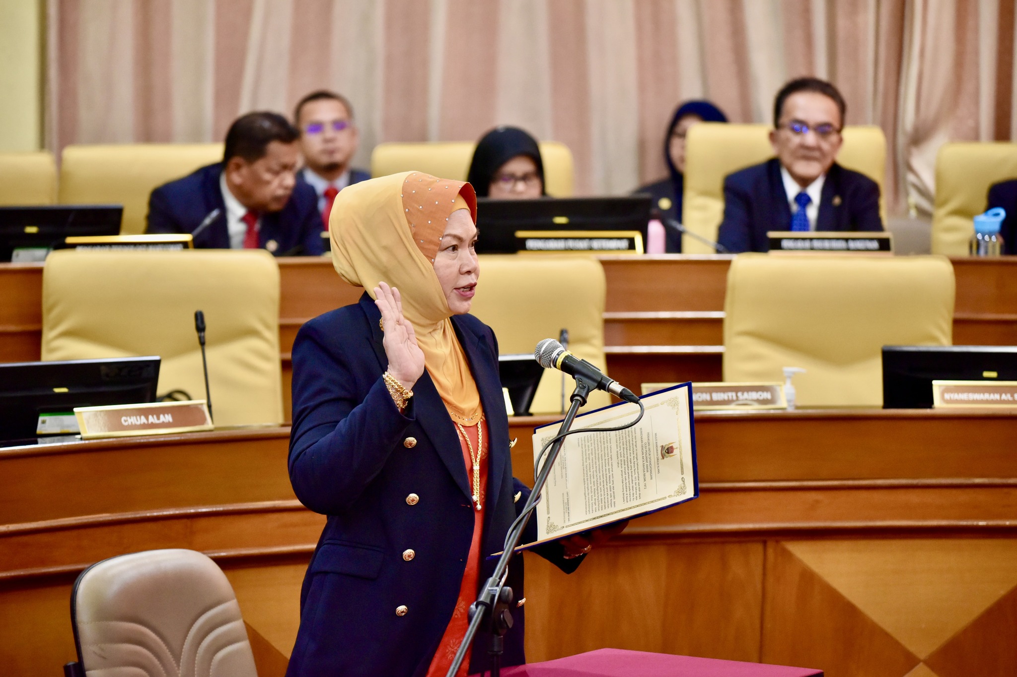 MAJLIS PENGAKUAN MENERIMA JAWATAN (ANGKAT SUMPAH) SEBAGAI AHLI MAJLIS MBDK BERTEMPAT DI BILIK MESYUARAT RAJA MAHADI