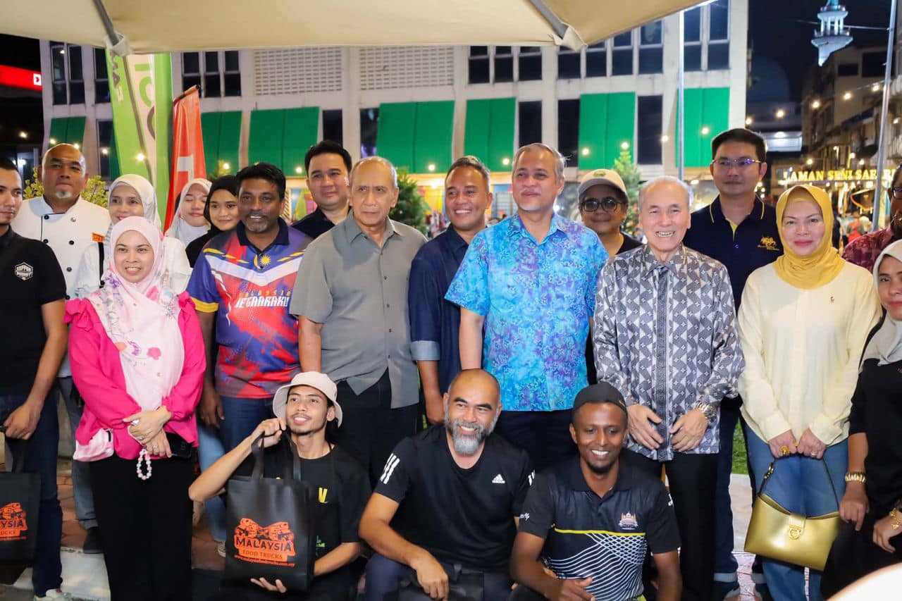 DATUK BANDAR KLANG MERASMIKAN TAPAK POSITIF @ LAMAN SENI SAFARI KLANG