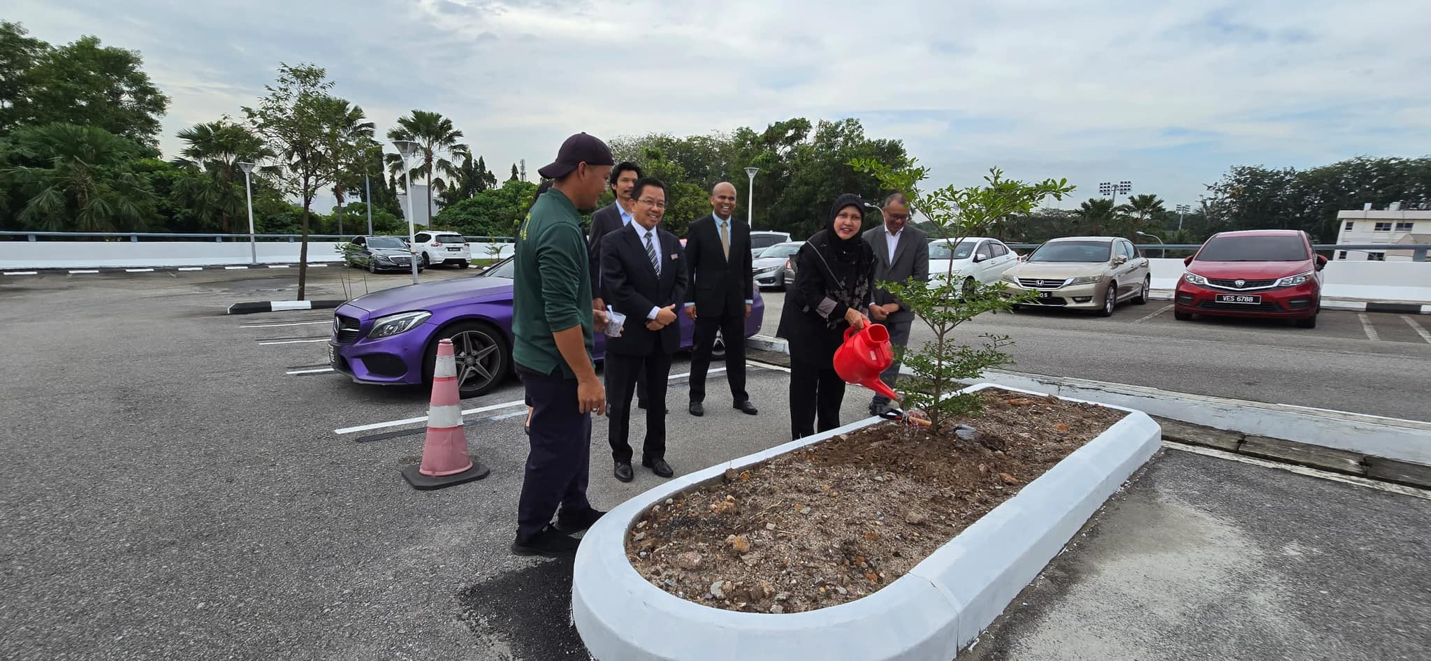 MAJLIS PENYERAHAN DAN PENANAMAN POKOK-POKOK TEDUHAN OLEH JAWATANKUASA PEGUAM SELANGOR