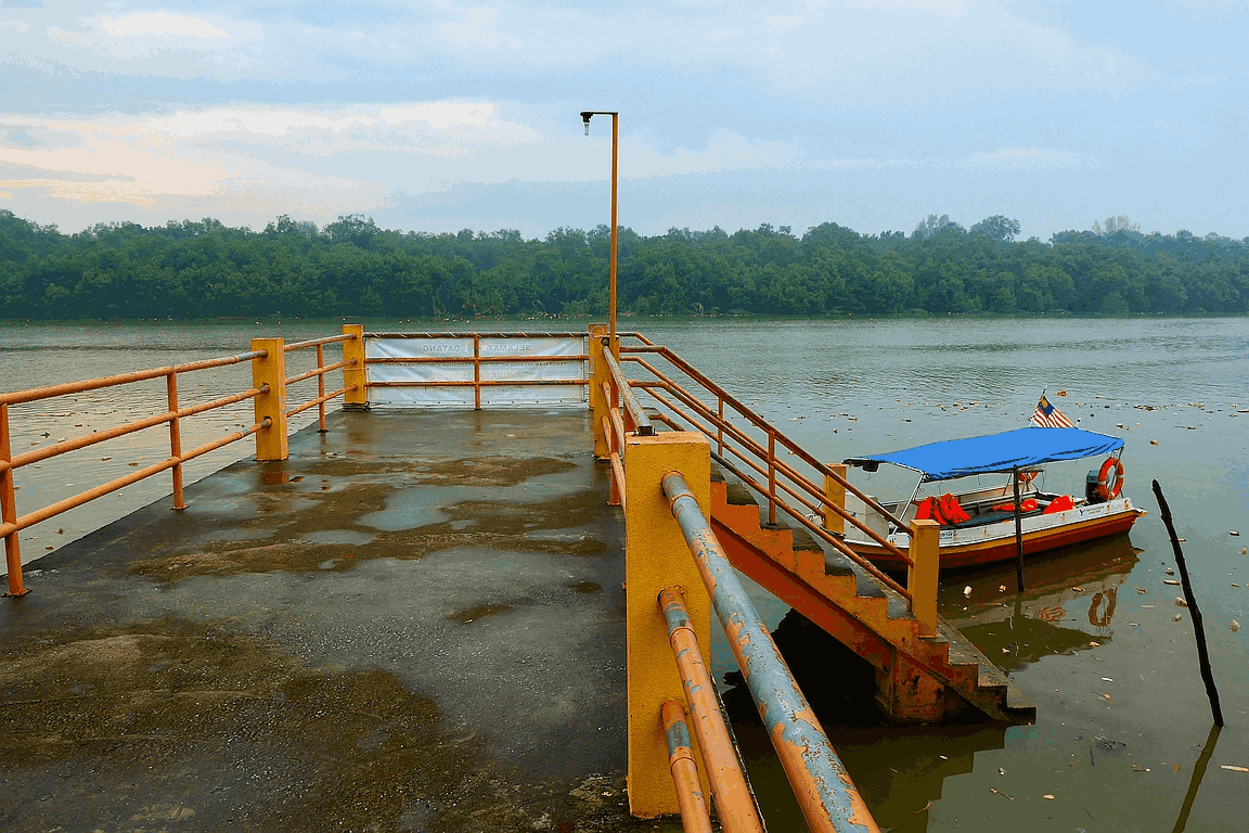  6. Pengkalan Nelayan Kampung Delek